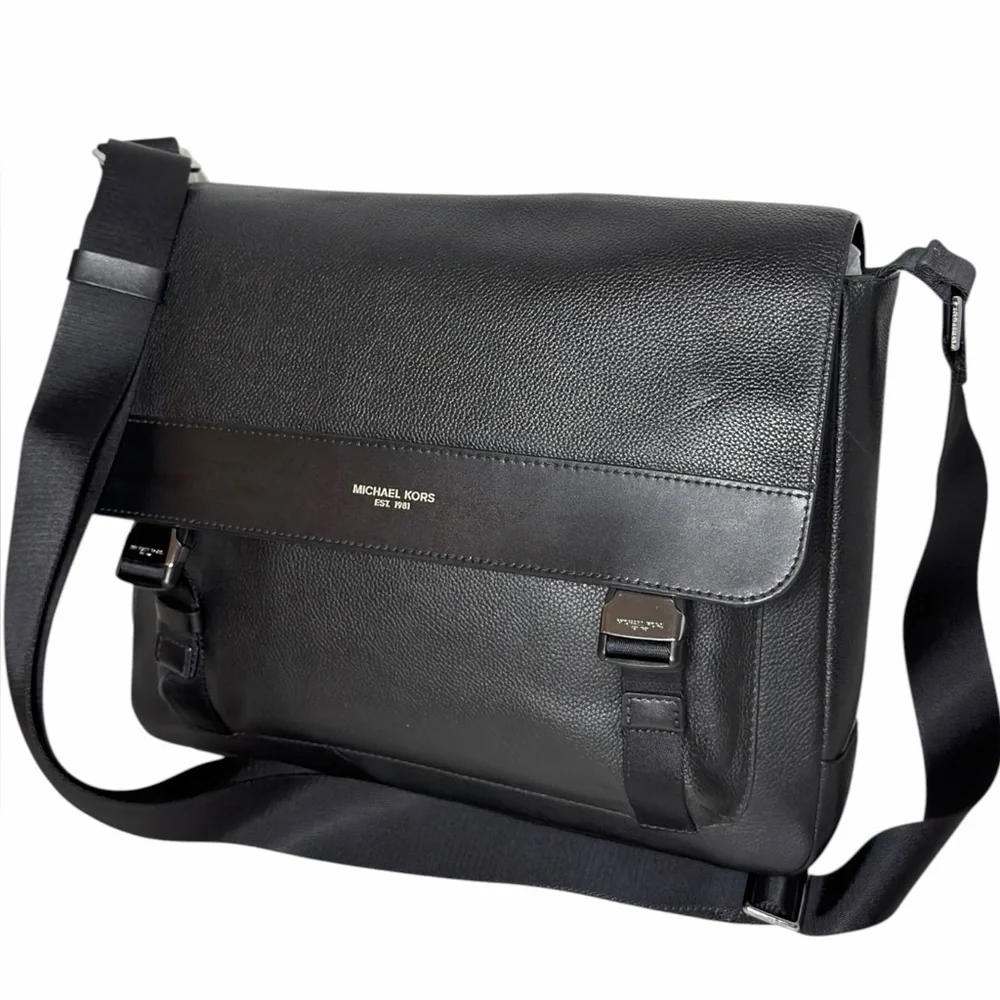Michael Kors Greyson Black Leather Messenger Bag Crossbody Laptop Work Medium